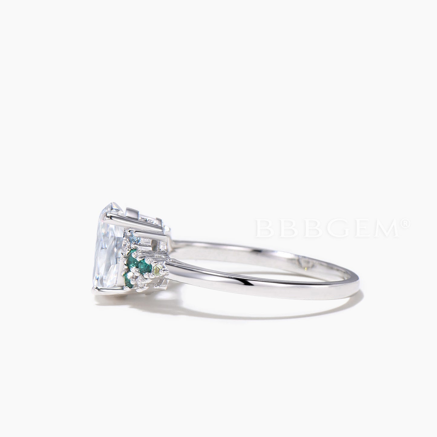 Oval Cut Lab Grown Diamond Ring with IGI Certificate Cluster Emerald Diamond Ring
