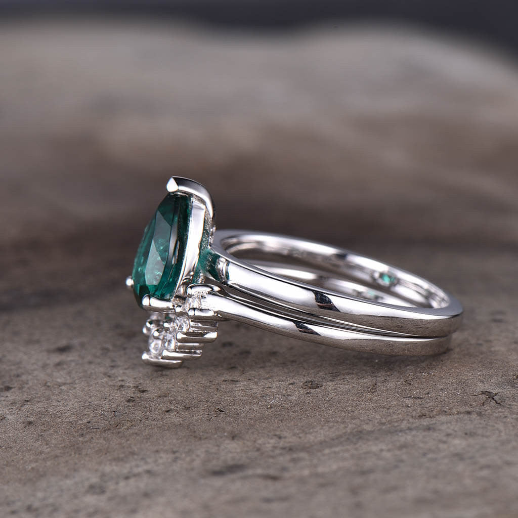 2pcs Pear Shaped Solitare Emerald Engagement Ring Set Comfort Fit