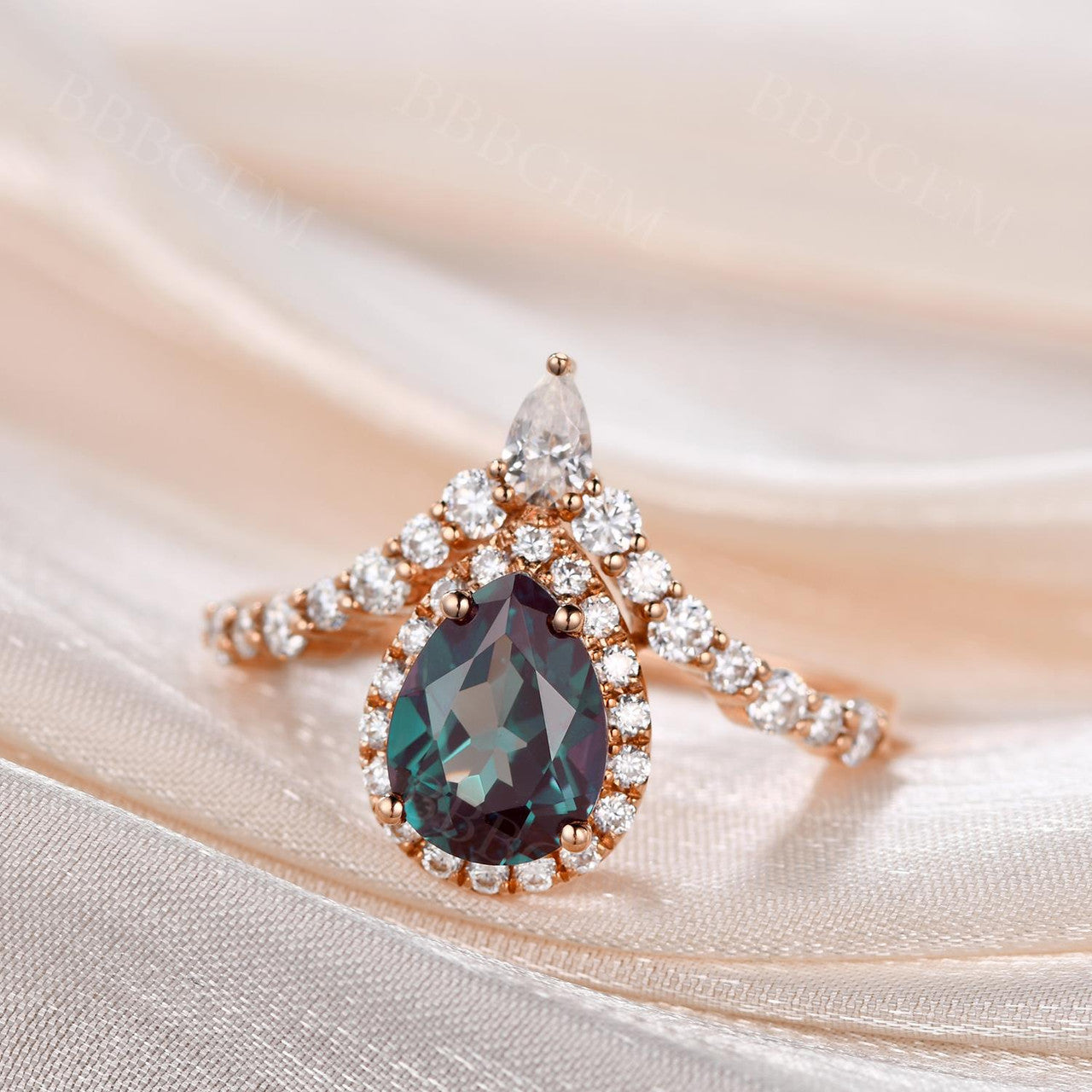 Pear Cut Alexandrite Engagement Ring-V Shaped Alexandrite Bridal Ring 18k Rose Gold