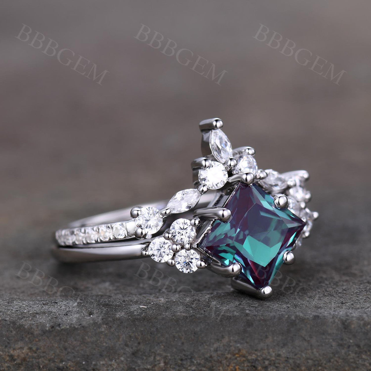 Vintage 6mm Princess Cut Alexandrite Engagement Ring Curved Moissanite Matching Band 18k White Gold