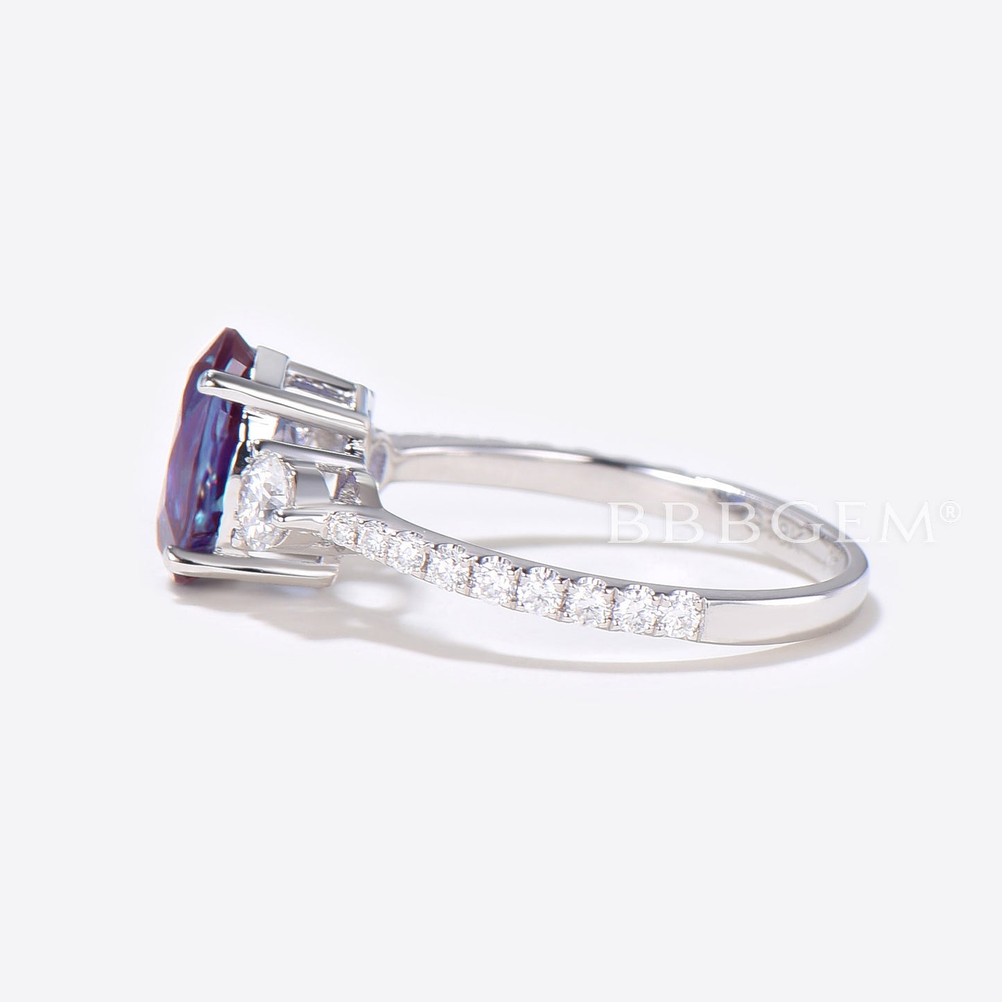 1.5CT Oval Color Change Alexandrite Moissanite Engagement Ring