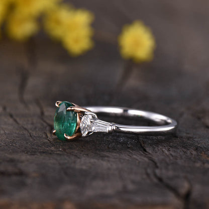 two tone oval  emerald engagement ring 03