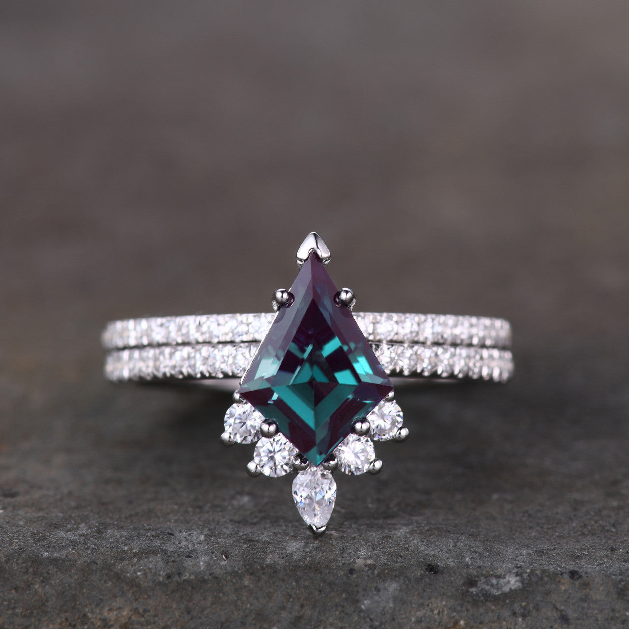 Vintage kite cut alexandrite moissanite bridal set-BBBGEM Vintage kite cut alexandrite moissanite bridal set