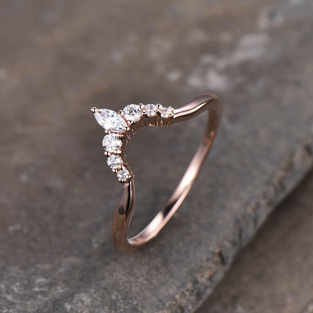 curved v moissanite wedding abnd