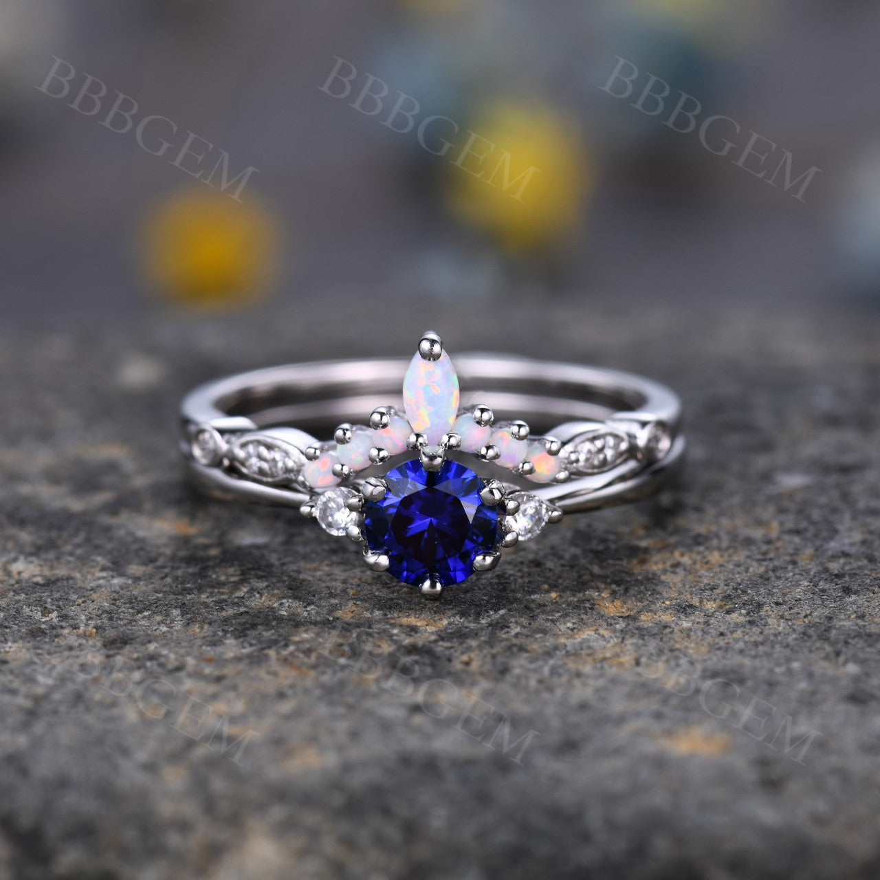 vintage three stone sapphire engagement rings