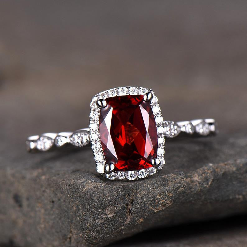 garnet engagement ring and wedding  band 04