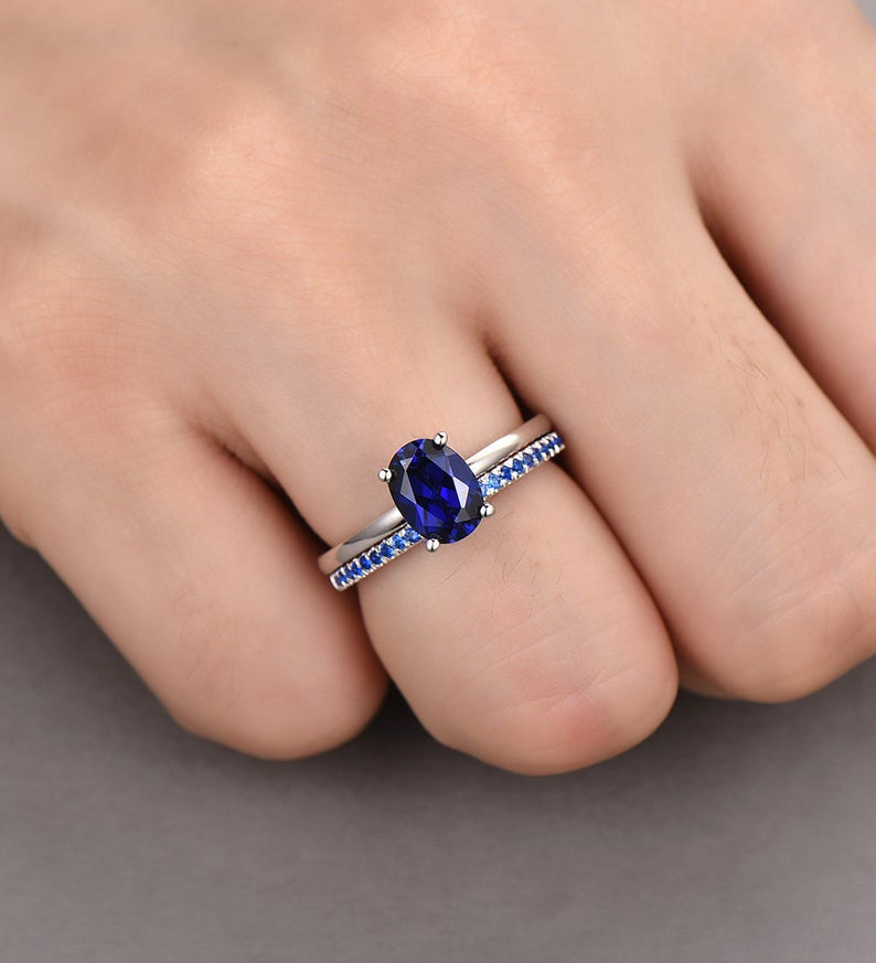 oval sapphire engagement rings set 01