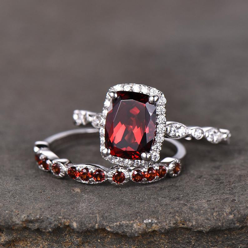 garnet engagement ring and wedding  band 02