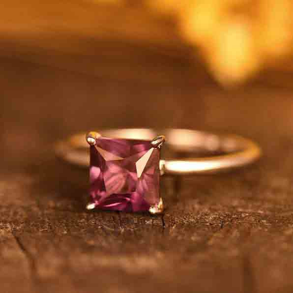 Solitaire Princess cut alexandrite engagement ring 03