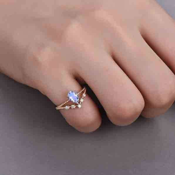 Vintage Female Moonstone engagement ring 01