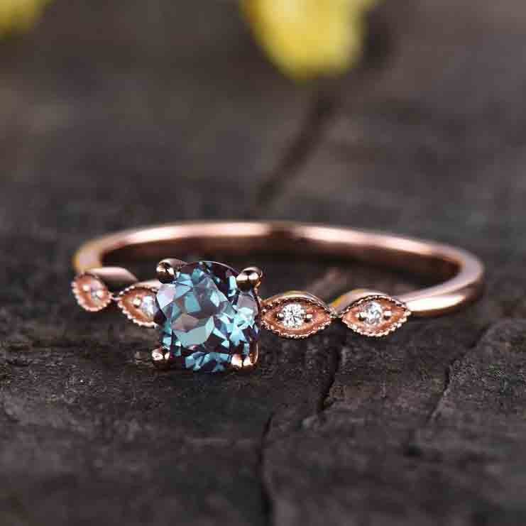 alexandrite enaggeemnt ring rose gold 01